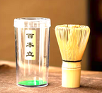 Fouet à matcha traditionnel en bambou, chasen, gros plan sur les fibres